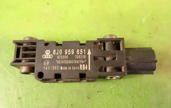 Audi A3 S3 8P Airbag deployment crash/impact sensor