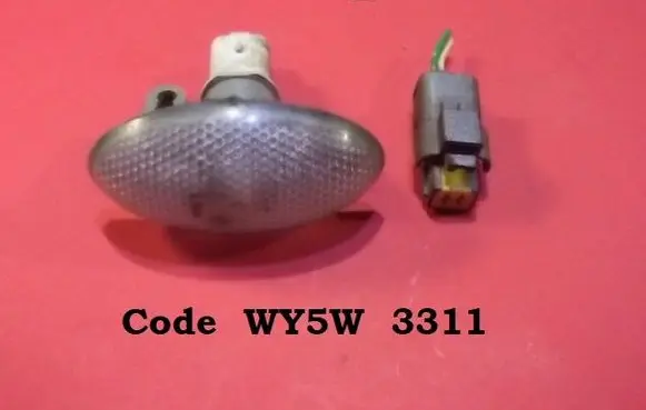 Front fender indicator light