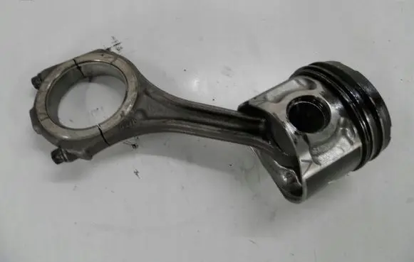 Volkswagen PASSAT B5.5 Piston 
