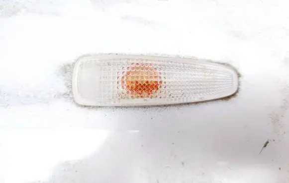 Mitsubishi Outlander Front fender indicator light