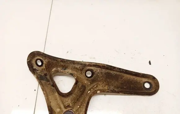 Toyota Avensis T250 Engine mounting bracket 