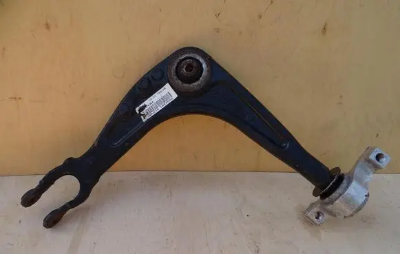 Peugeot 407 Front control arm 7BAA10