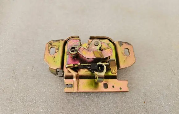 Mitsubishi Eclipse (D21A/D22A/D27A) Tailgate lock latch 