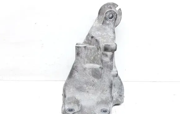 Engine mounting bracket