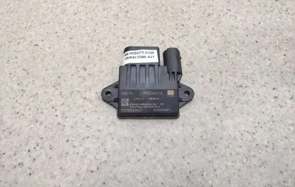 Mercedes-Benz E C207 W207 Glow plug pre-heat relay 0522140710