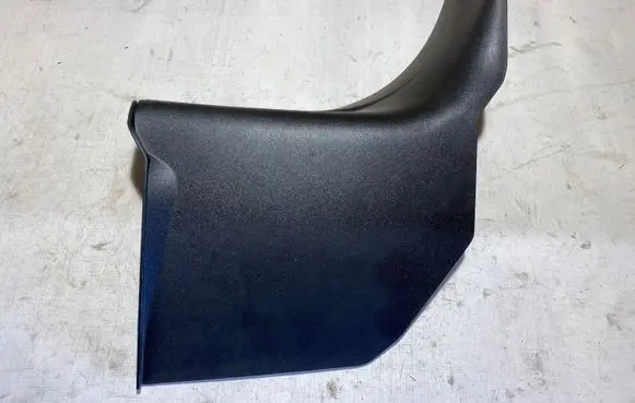 Foot area side trim