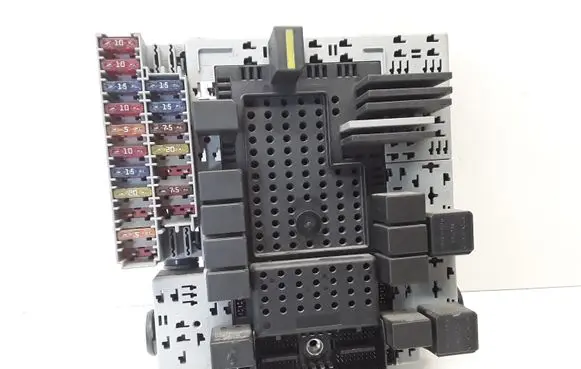 Volvo XC90 Fuse module 30679527 08696098