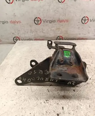 Toyota Corolla Verso AR10 Engine mount bracket