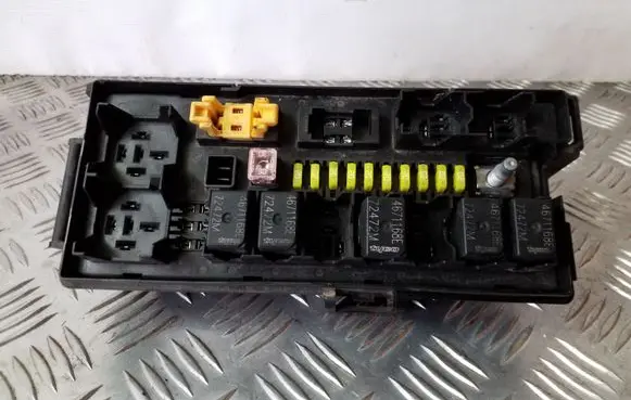 Jeep Grand Cherokee (WK) Fuse module 04692073AB