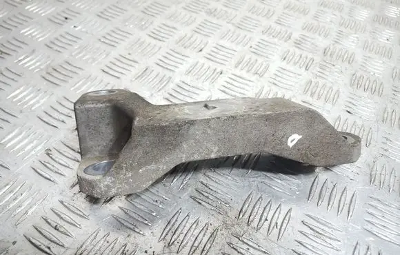 Mazda CX-7 Engine mounting bracket