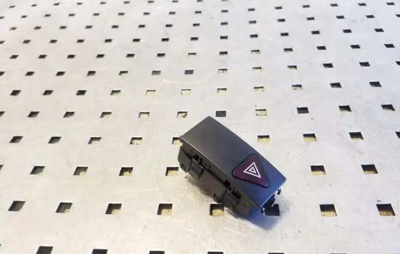 Mercedes-Benz E W212 Hazard light switch 2129052600 33692812