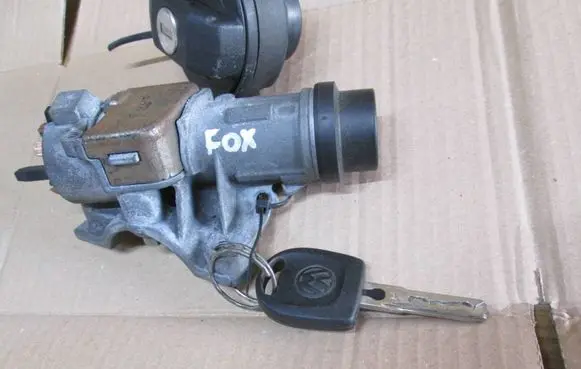 Volkswagen Fox Ignition lock 4B0905851Q