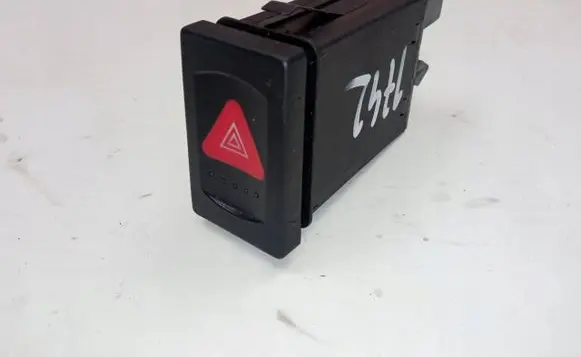 Volkswagen PASSAT B5.5 Hazard light switch