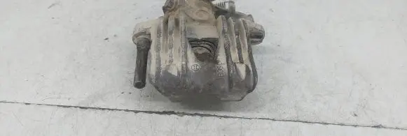 Opel Zafira A Rear brake caliper