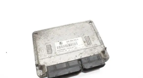 Skoda Fabia Mk3 (NJ) Engine control unit/module 03E906033A 5WP44305