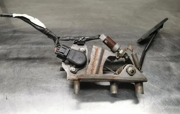 Mazda 323 F Accelerator throttle pedal
