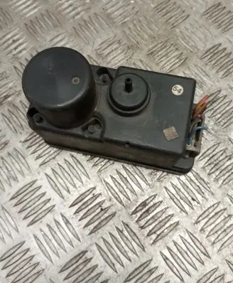 Volkswagen PASSAT B3 Central locking vacuum pump 357862257
