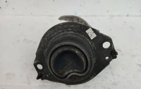 Jeep Grand Cherokee Engine mount bracket
