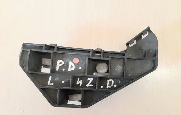 Honda CR-V Front bumper mounting bracket