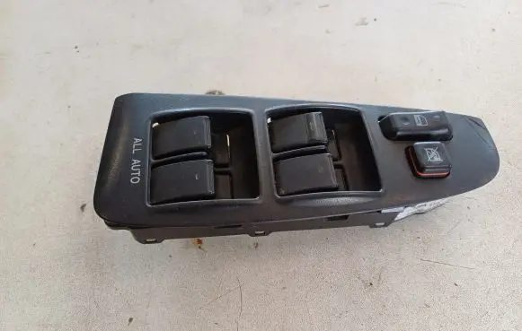 Toyota Avensis T250 Electric window control switch 8480205210