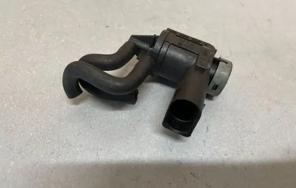 Volkswagen Touran II Turbo solenoid valve 1K0906283A
