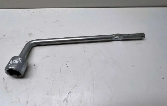 Nissan X-Trail T31 Wheel nut wrench 