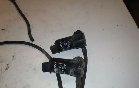 Volvo V70 Windscreen/windshield washer pump 9169611