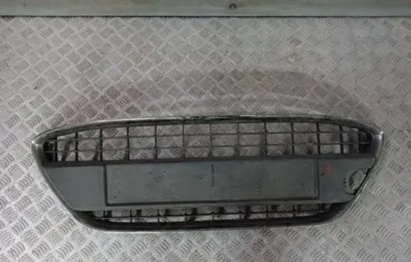 Ford Fiesta Front bumper upper radiator grill 8A6117B968B
