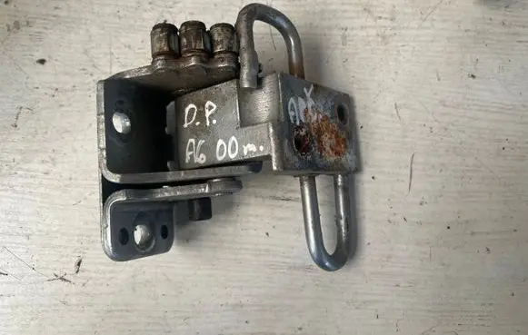 Audi A6 S6 C5 4B Front door lower hinge 4B0831412A 4B0831412B