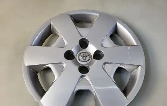 Toyota Yaris R15 wheel hub/cap/trim 4260202200