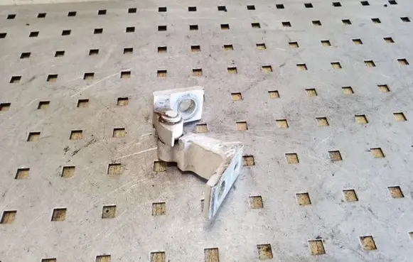 Skoda Superb B6 (3T) Rear door lower hinge