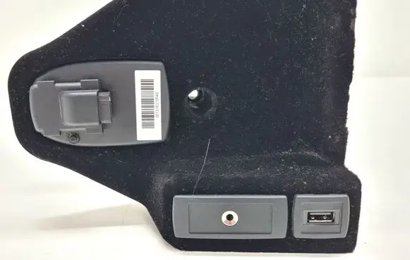Mercedes-Benz E W212 USB socket connector A2128231211