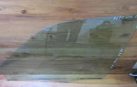 Peugeot 406 Front door window glass four-door
