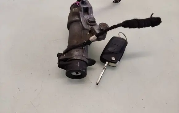 Volkswagen Transporter - Caravelle T5 Ignition lock 4B0905851