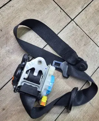 Mercedes-Benz A W176 Front seatbelt A1768600185