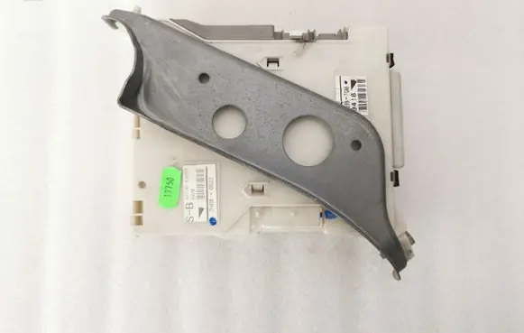 Lexus IS 220D-250-350 Fuse module 8273053050