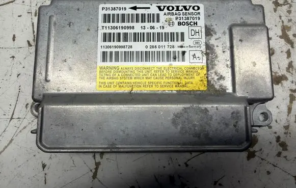 Volvo XC70 Airbag control unit/module 31387019