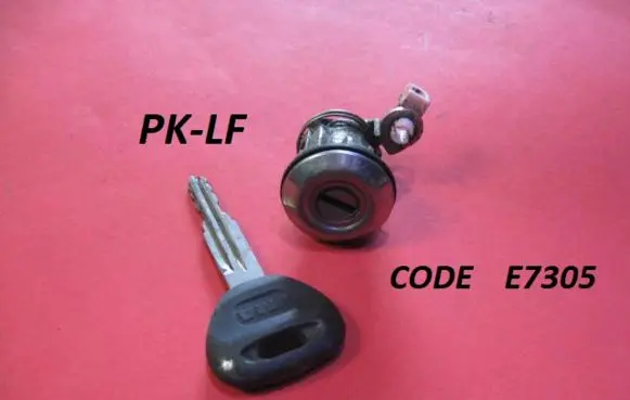 Mitsubishi Colt Front door lock (next to the handle) E7305