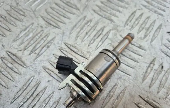 Lexus IS III XE30 Fuel injector 2325031120