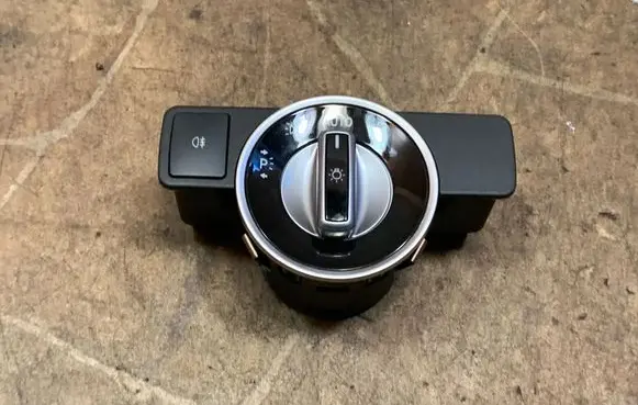 Mercedes-Benz CLS C218 X218 Light switch A2129050551