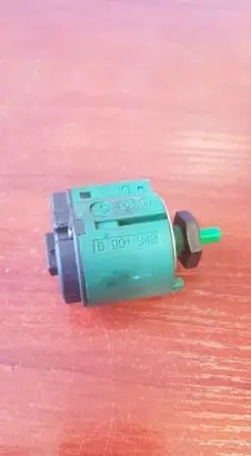 BMW 7 E38 Fog light switch 6901342