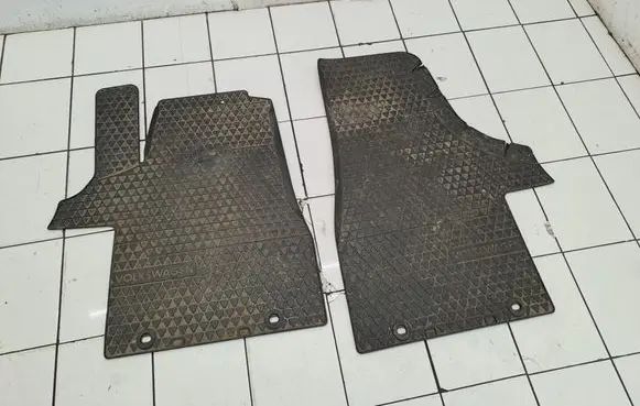 Volkswagen Transporter - Caravelle T5 Car floor mat set 7H1061501 7H1061041 7H1061528