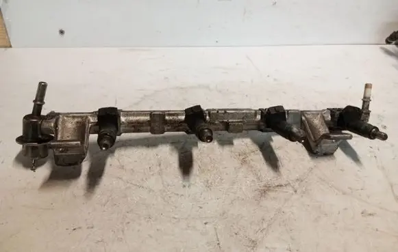 Ford Fiesta Fuel injector supply line/pipe 98mf-bb