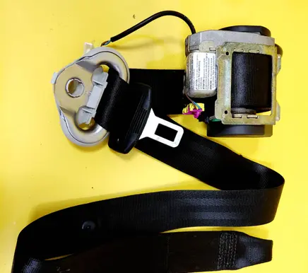 Volkswagen Golf IV Front seatbelt 1J3857706S