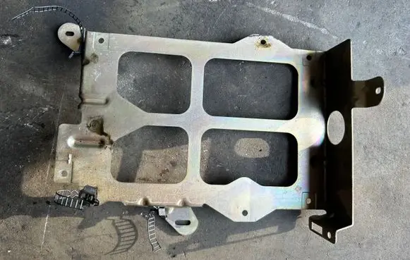 BMW 5 E39 Bracket in trunk/boot 8360774