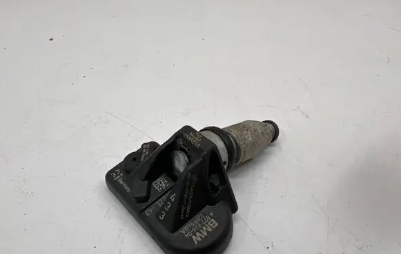 BMW 2 Active Tourer U06 Tire pressure sensor 6877936