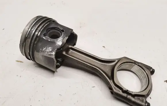 Opel Insignia B Piston with connecting rod 55577553 0687776302