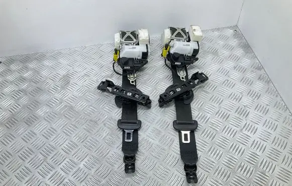 Volkswagen Golf Sportsvan Front seatbelt 51885706A 518857705A 8V0857819