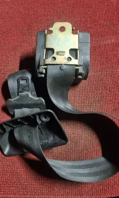 Peugeot 206 Middle seatbelt (rear) B509177