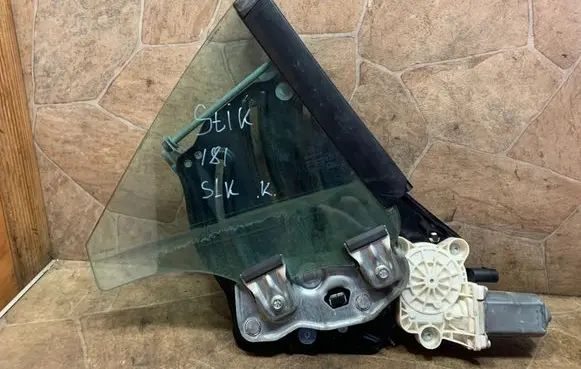 Mercedes-Benz SLK R172 Front vent window/glass (coupe) A1729062300